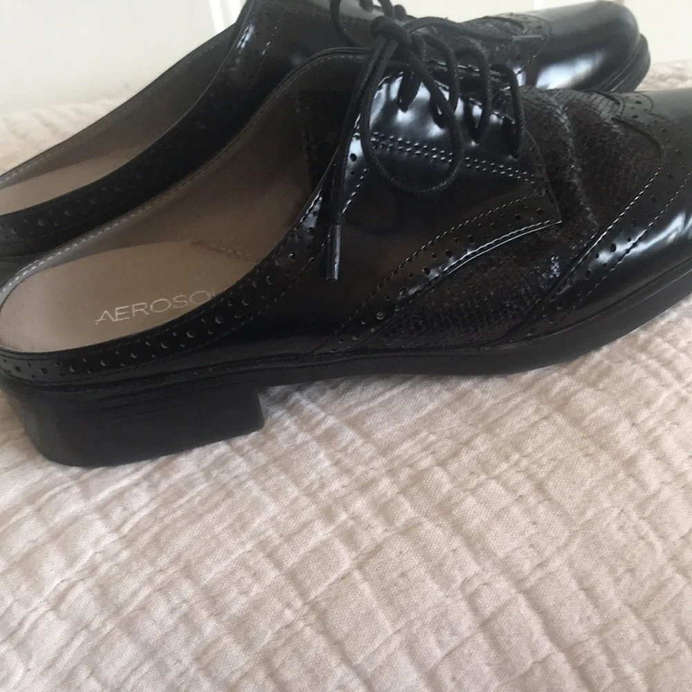 Aerosolizes black patent wing tip slides size 7 - Picture 3 of 7